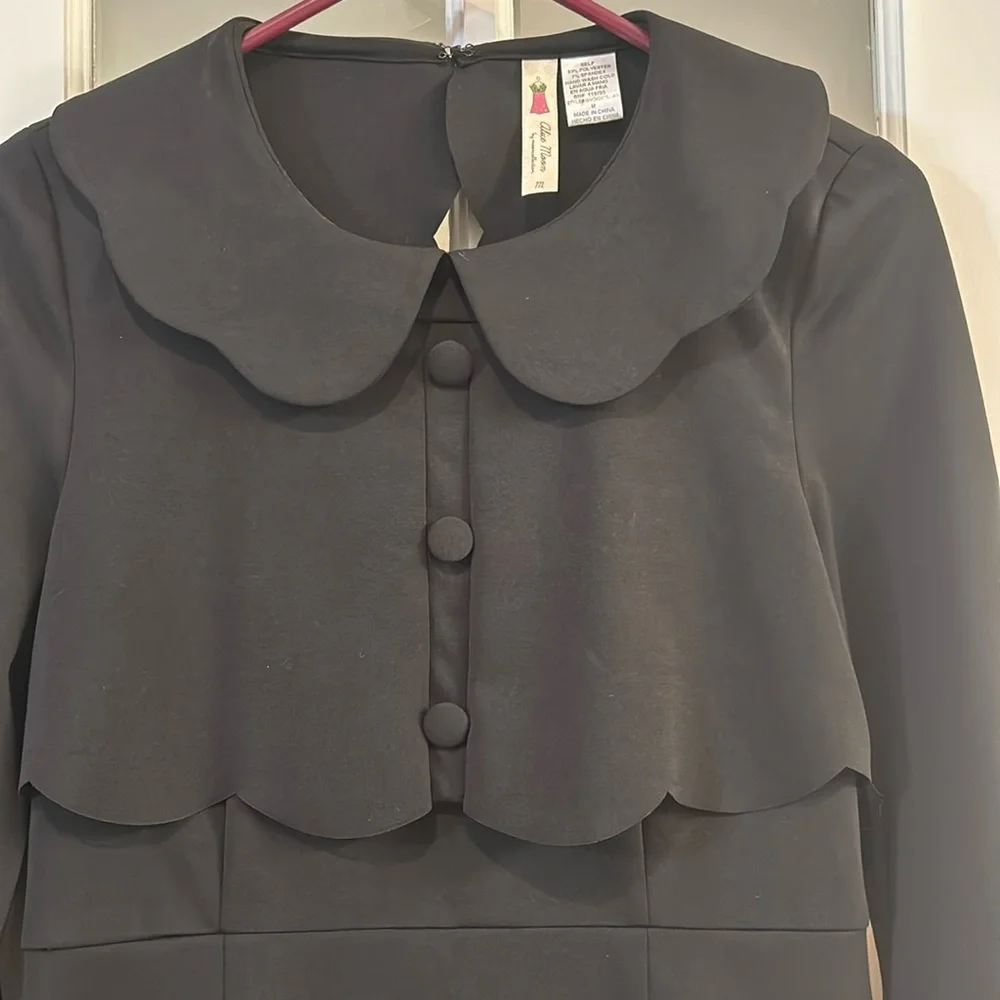 Adorable Alice Moon mini dress with scalloped edges and cutout back - Picture 2 of 9